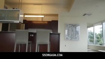 Riproduci Sisorgasm - Chloe Cherry vuole che il suo fratellastro cancelli il suo video e lo succhi
