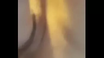 Riproduci A Becky piace usare i suoi giocattoli e la sua atmosfera.