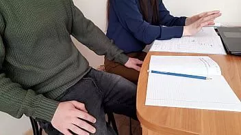 play Ik kan niet rustig naar de les luisteren. ik neukte mijn collega tijdens online lessen