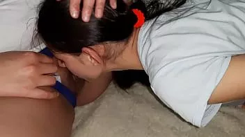 Redare Lesbiana și-a sedus vecinul drept și a adus-o la orgasm - fetele zboară orgasm