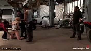 Oynat Sarışın yüz ve göt fucked içinde kamu
