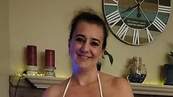 Odtwórz Slutwife zostaje wypełniona cipką kutasa, podczas gdy mężulek jest poza domem