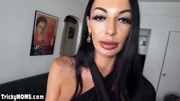 Putar Ibu MILF Rusia nikita reznikova ditipu oleh anak tirinya
