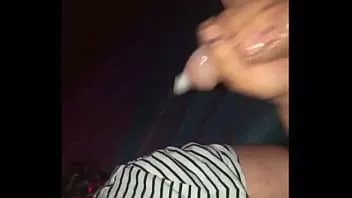 Putar Pelacur melakukan blowbang di teater dewasa dan dikeluarkan