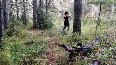Играть Милфа-брюнетка сосет хуй во время дикой встречи на улице