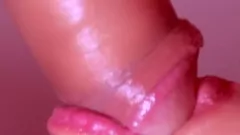 Abspielen Stiefschwester kann Schwanz bei Blowjob-Action in Nahaufnahme nicht widerstehen