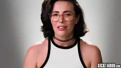 播放 凯西·卡尔维特（Casey Calvert）的完美屁股和湿猫在独奏手淫中