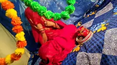 播放 Desi妻子的第一个Karwa Chauth与热气腾腾的Suhag Rat Sex
