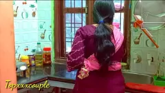 play Desi Bhabhi betrapt! Steamige keukenseks met grote borsten Indian Maid