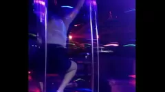 再生 スパイカムは、アダルトエンターテインメントハウスでアニーとのいたずらなダンスセッションをキャプチャします