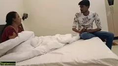 Reproducir La esposa india caliente paga la deuda con mamada de crema