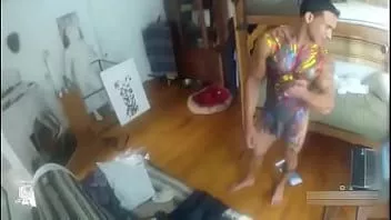 Abspielen Berühren des Penis beim Bodypainting