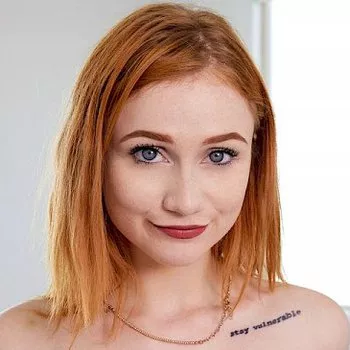 Pornstar Scarlet Skies